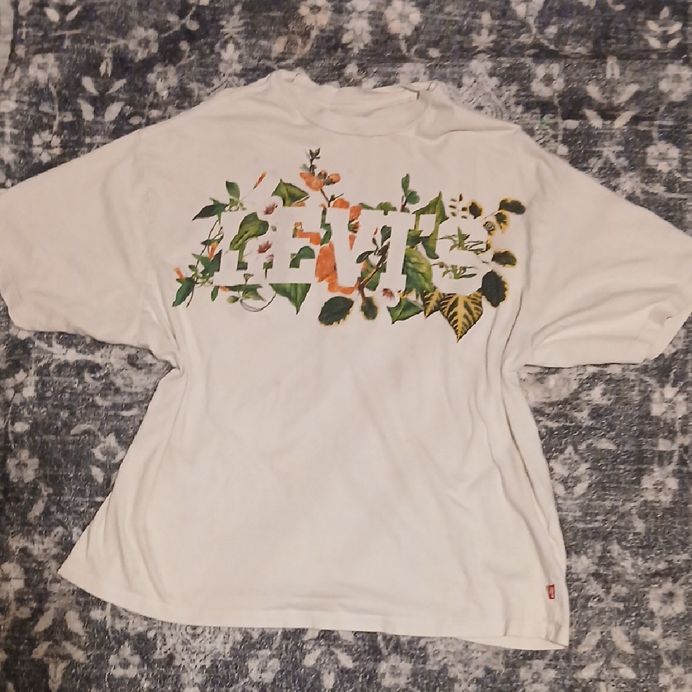 Levi's baggy White Tee with Leafy Design